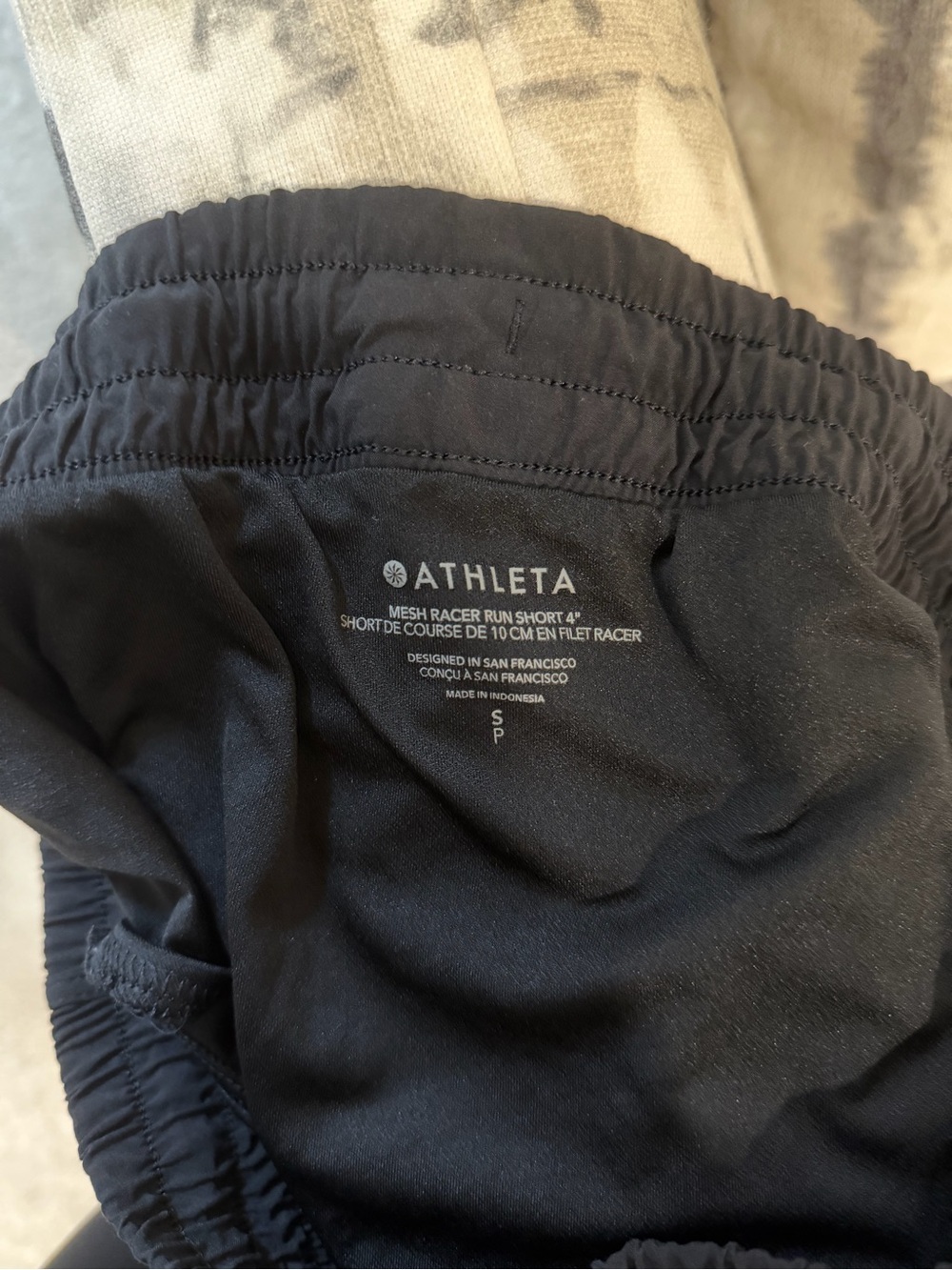 Athleta Mesh Racer Run Mid Rise 4" Short - Picture 4 of 4